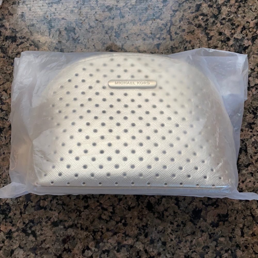 😊- Michael Kors Makeup Accessories Coin Purse Bag